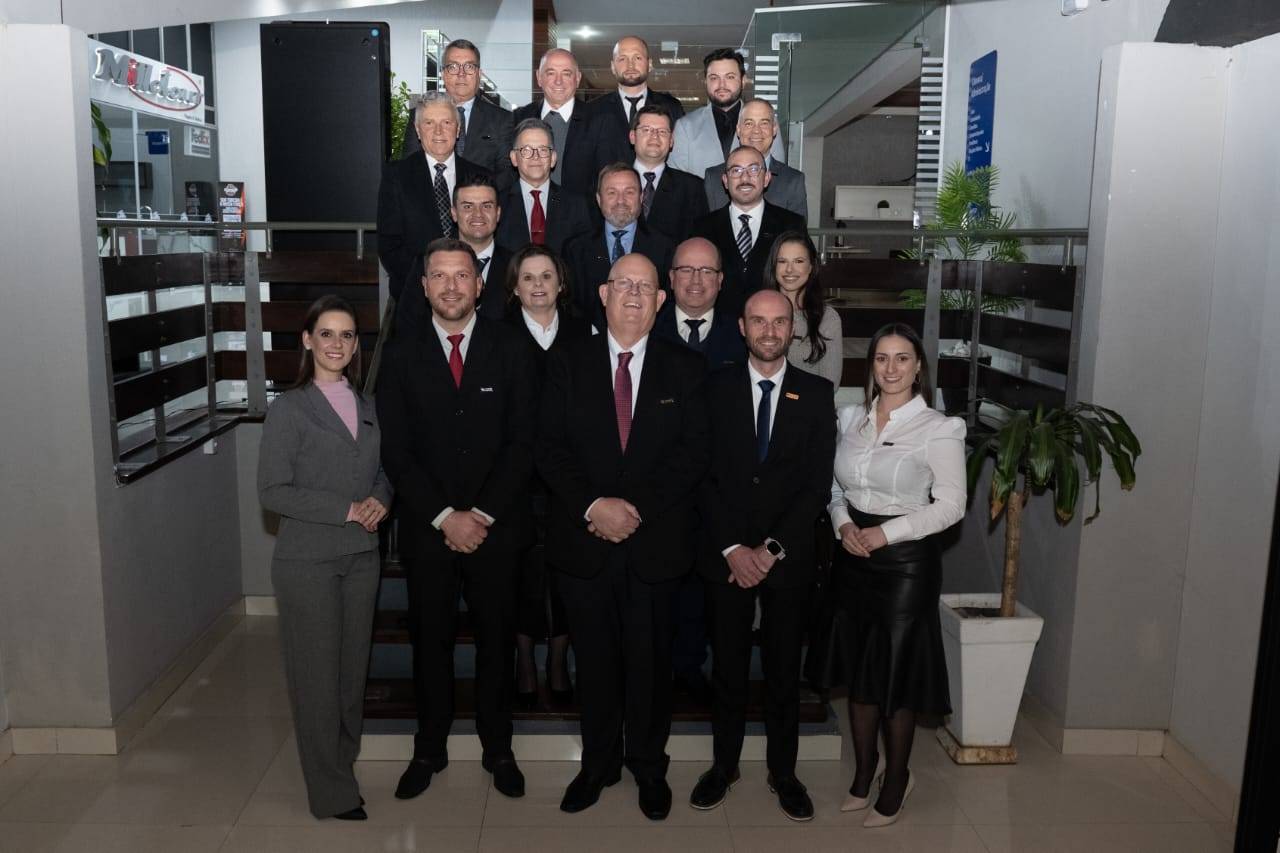 Foto da nova diretória do Simplás 2025