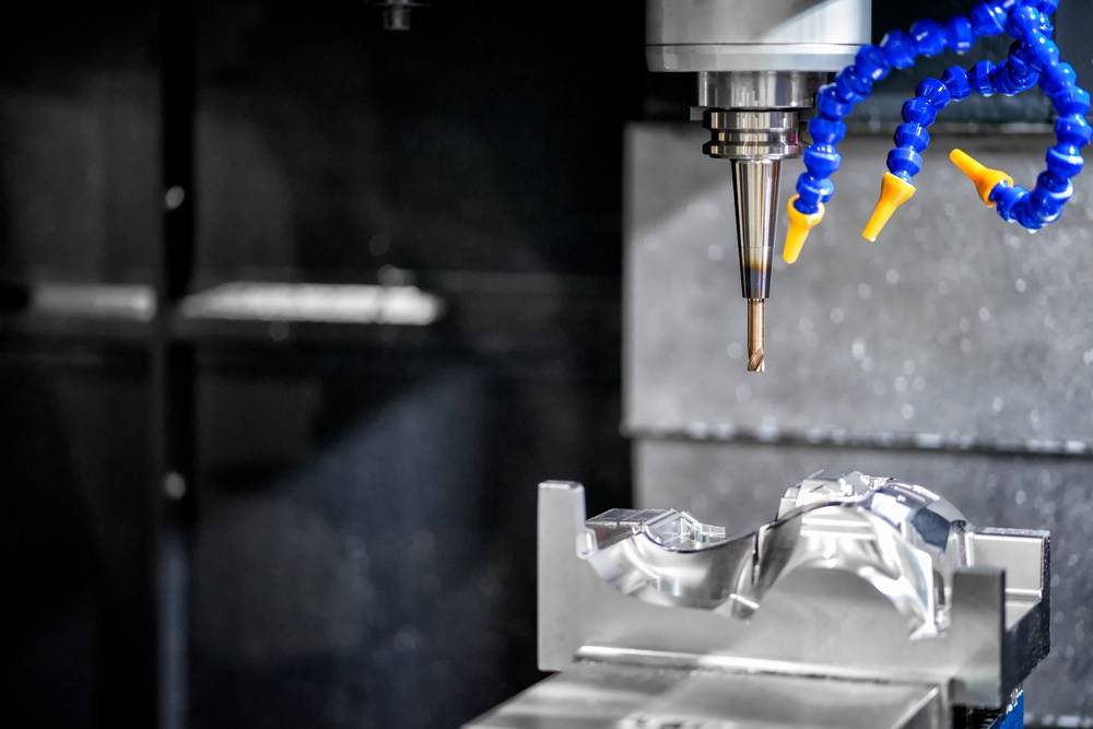 Fábrica de peças com tecnologia de usinagem CNC, destacando o processo de fabricação de componentes precisos.